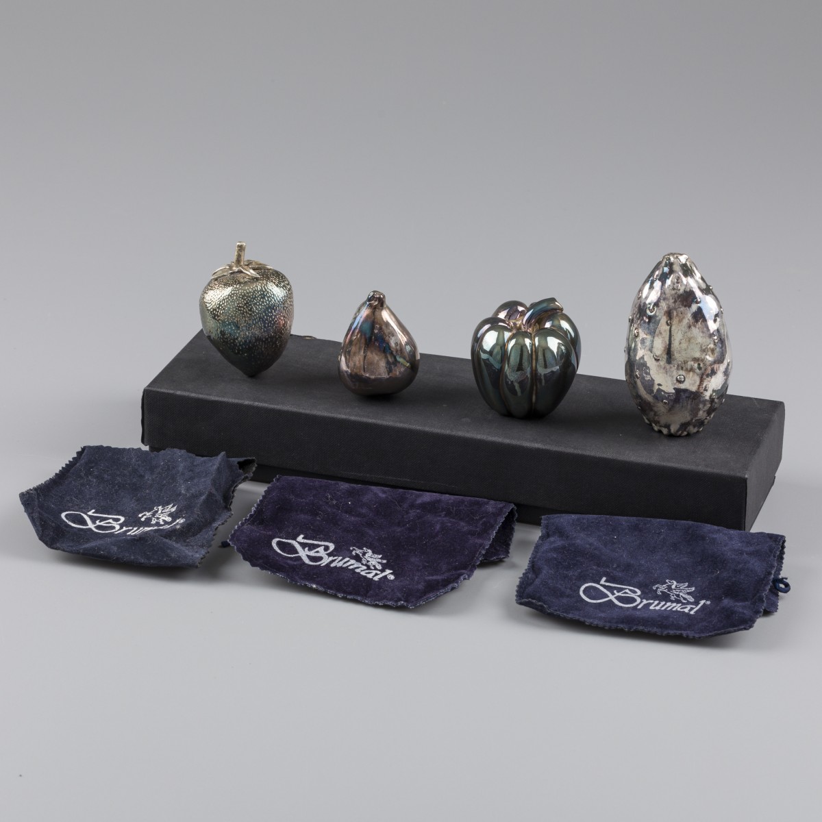 No reserve - 4-delige set diverse miniatuur vruchten zilver.