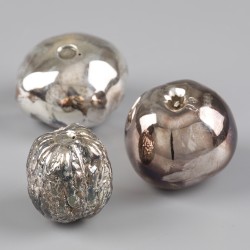 No reserve - 3-delige set diverse miniatuur vruchten en noot, zilver.