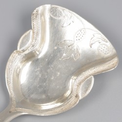 No reserve - 4-delig lot thee- en suikerscheppen zilver.