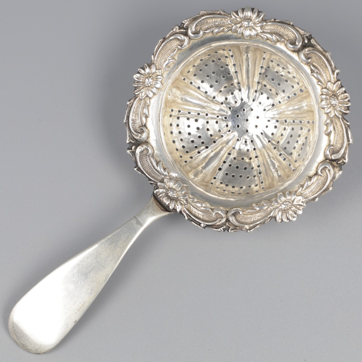 No reserve - Zilveren theezeef, Sint-Petersburg 1844.