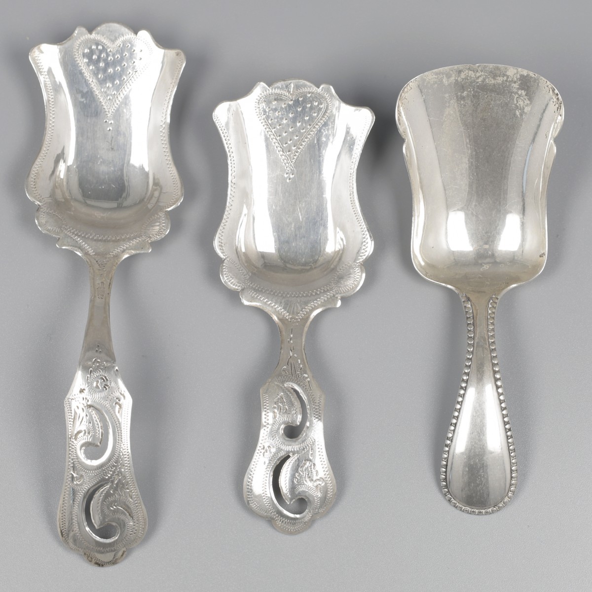 No reserve - 3-delig lot thee- en suikerscheppen zilver.