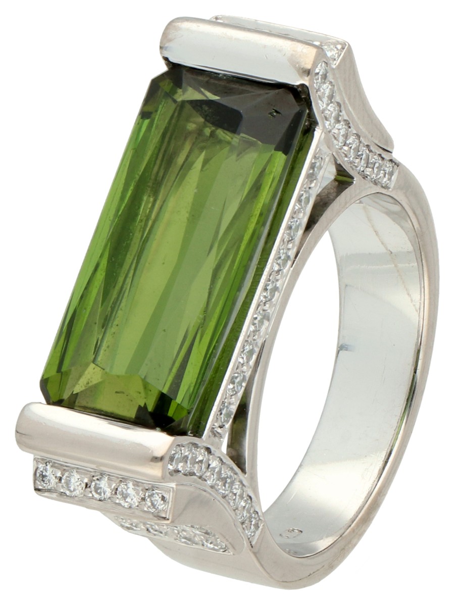 18K Witgouden design ring bezet met ca. 6.03 ct. toermalijn en ca. 1 ct. diamant.