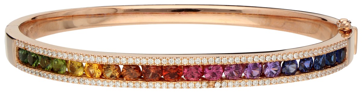 18K Roségouden regenboog bangle armband bezet met ca. 3.40 ct. saffier en ca. 0.63 ct. diamant.