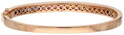 18K Roségouden regenboog bangle armband bezet met ca. 3.40 ct. saffier en ca. 0.63 ct. diamant.