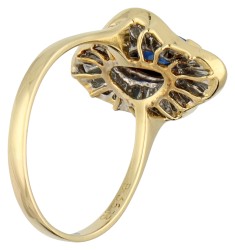 No Reserve - 18K Geelgouden golvende entourage ring bezet met ca. 0.77 ct. saffier en diamant.