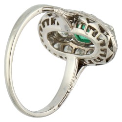 14K Witgouden ring bezet met ca. 0.78 ct. diamant en groene steen in platina.