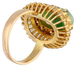 20K Geelgouden cocktail ring bezet met jadeit en ca. 1.14 ct. diamant.