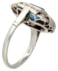 No reserve - Witgouden Art Deco ring bezet met synthetische spinel en diamant.