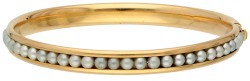 Alton 18K geelgouden bangle armband rondom bezet met cultivé parels.