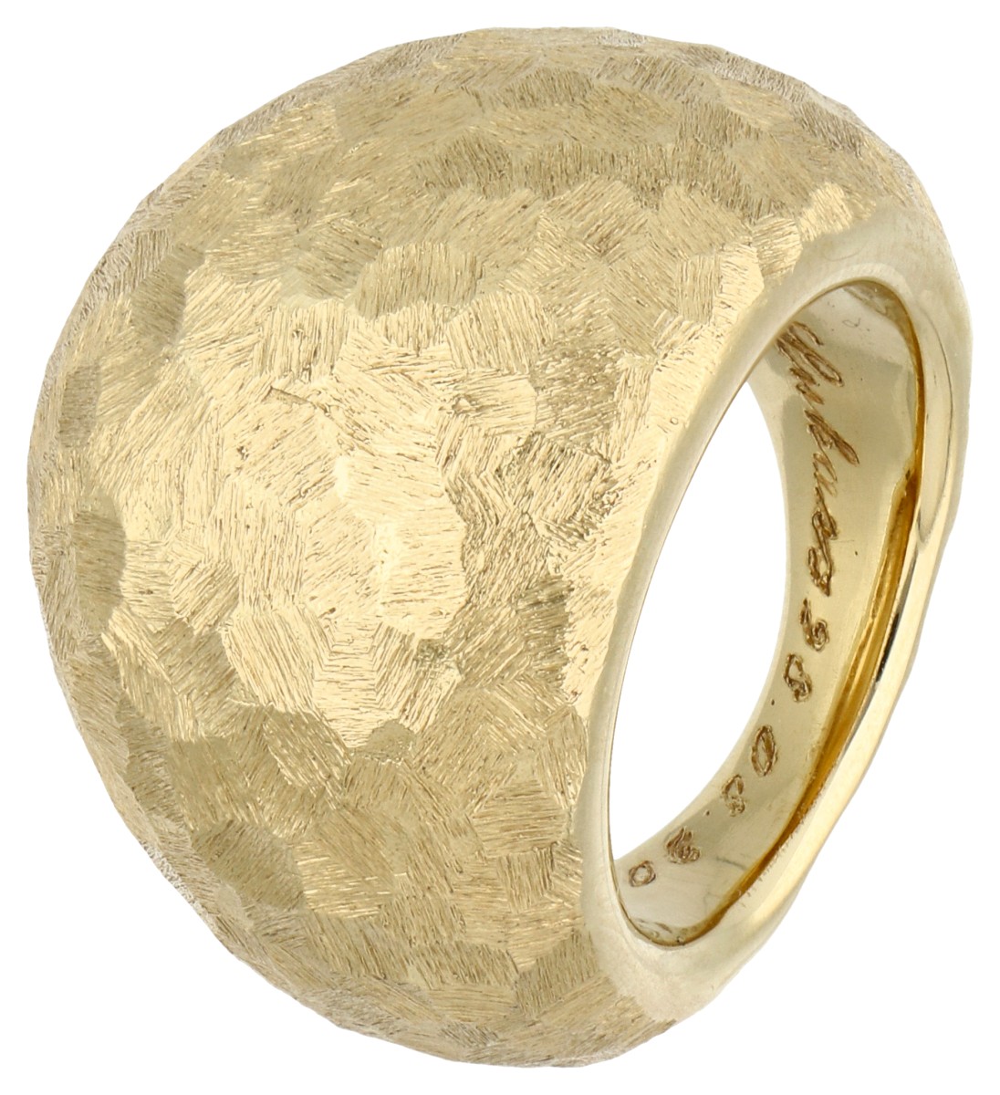 14K Geelgouden dome ring met gehamerde structuur.