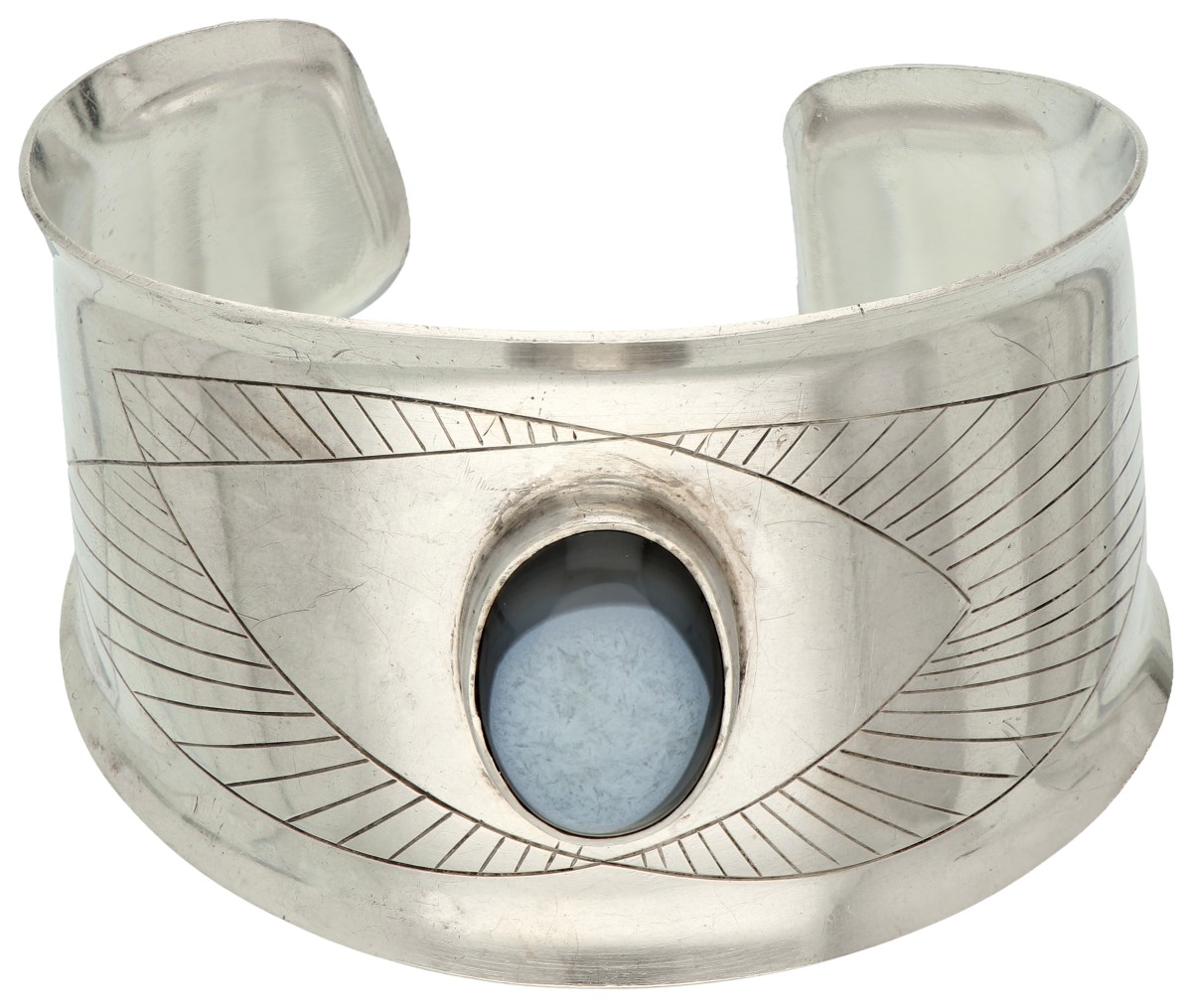 Torsten Mahl sterling zilveren cuff armband met geometrische graveringen en blauwe chalcedoon.