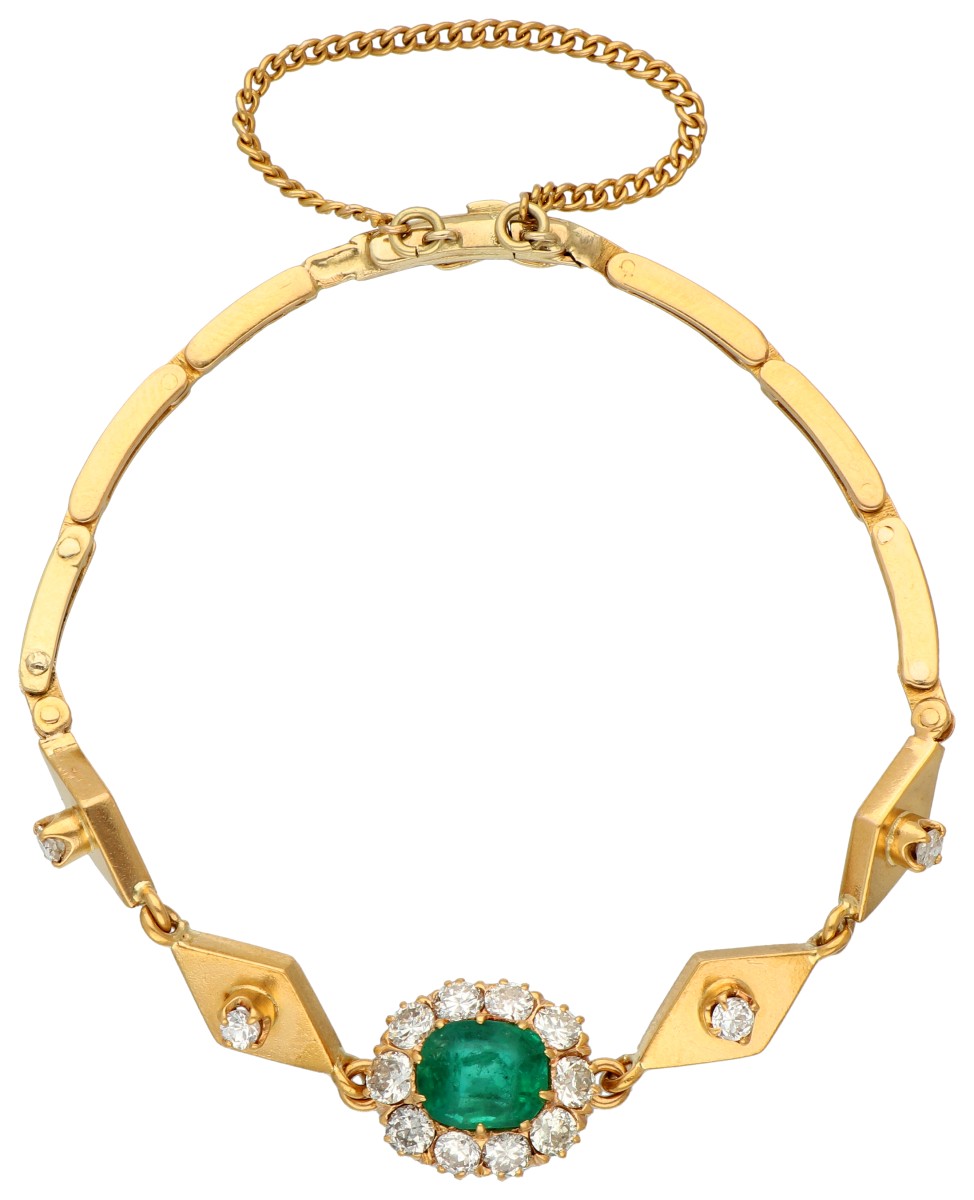 18K Geelgouden armband bezet met een entourage van ca. 0.90 ct. diamant en groene kleursteen.