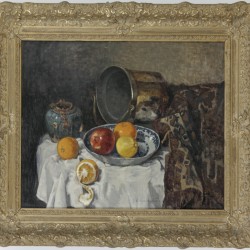 Henri van Os Delhez (Nieuwer-Amstel (Amstelveen) 1880 - 1976 Blaricum), Stilleven met fruit, een Chinese schotel , een gemberpot en een aker.
