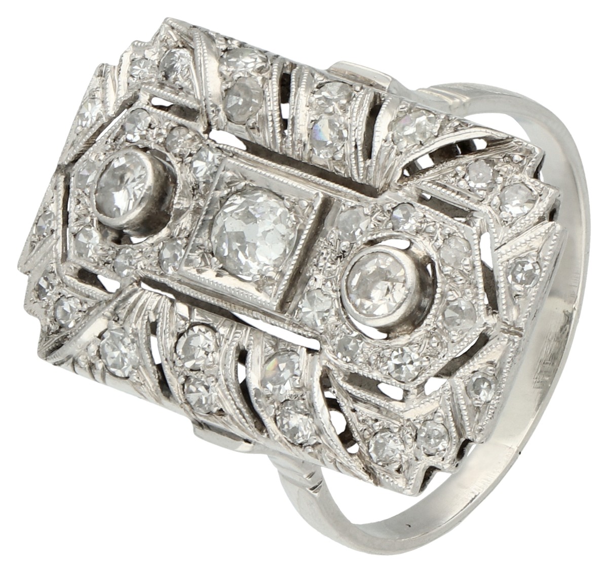 Platina Art Deco ring met geometrische opengewerkte details en bezet met diamant.