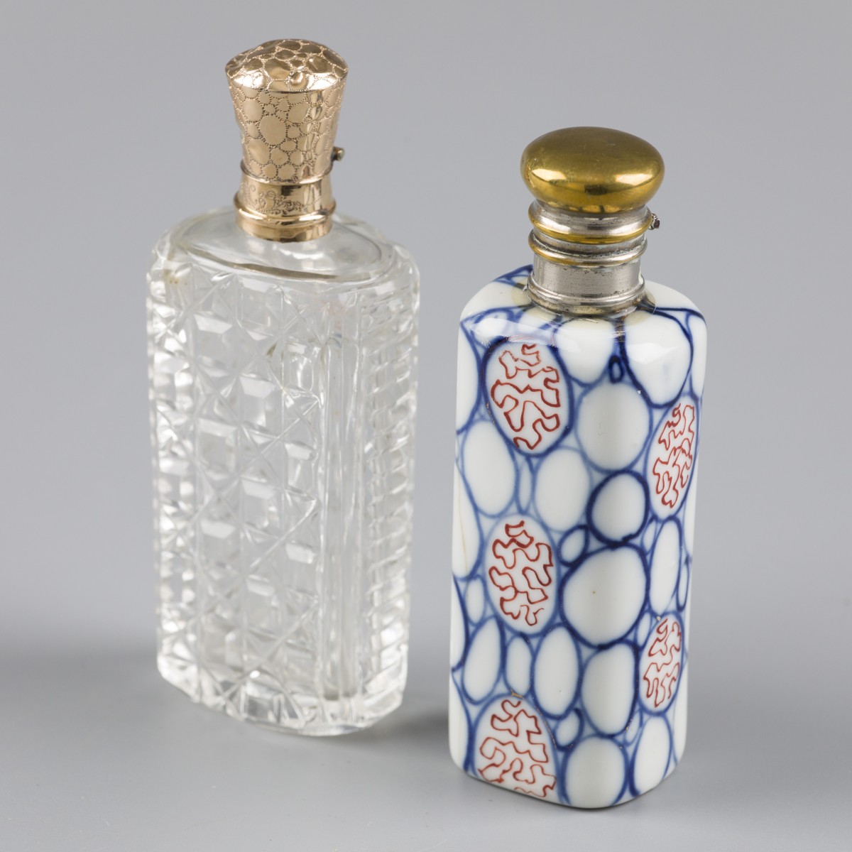 2-delig lot parfumflacons, verzilverd / goud.