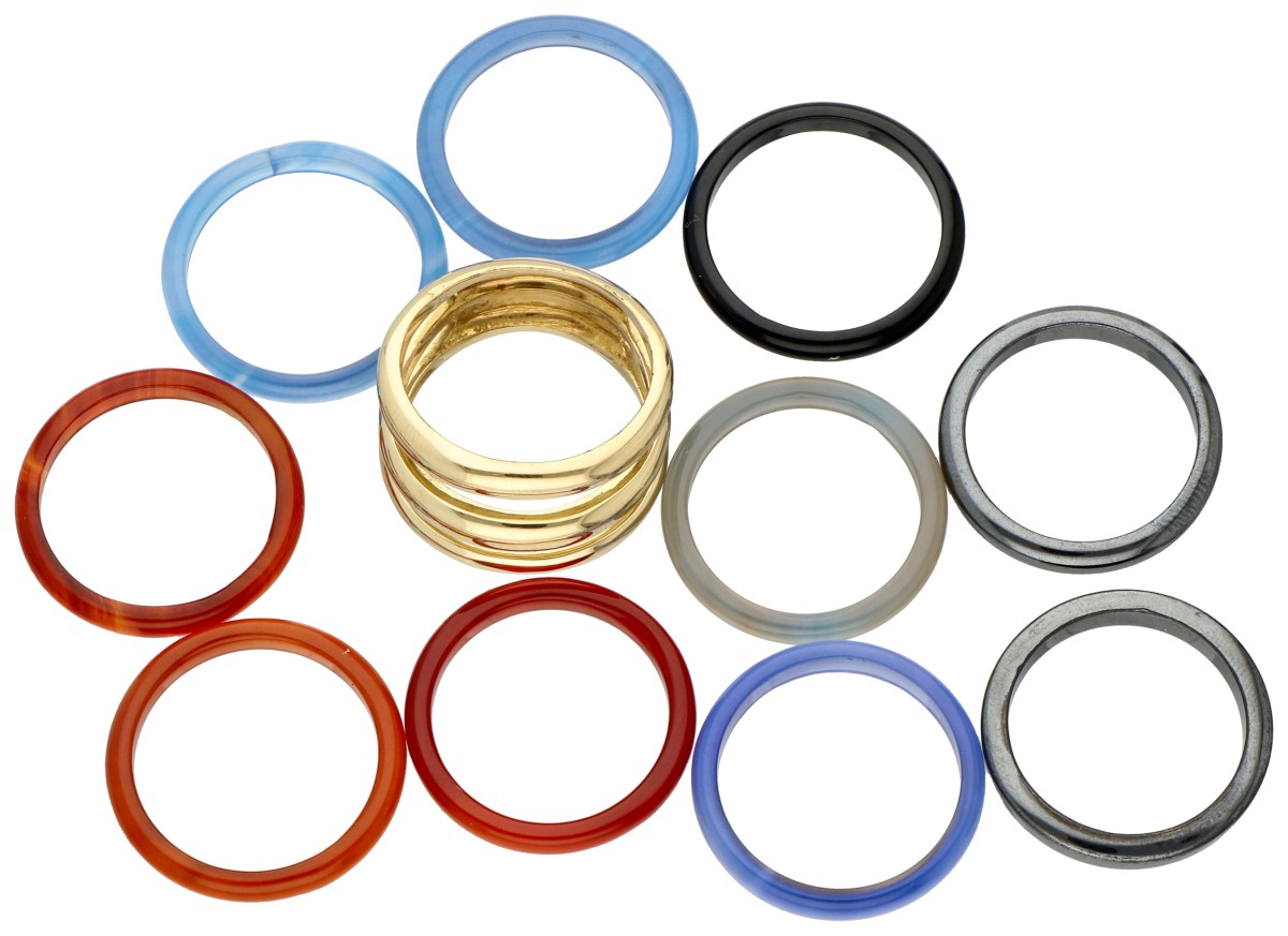 No Reserve - 18K Geelgouden ring met tien inzet-ringen van diverse edelstenen.