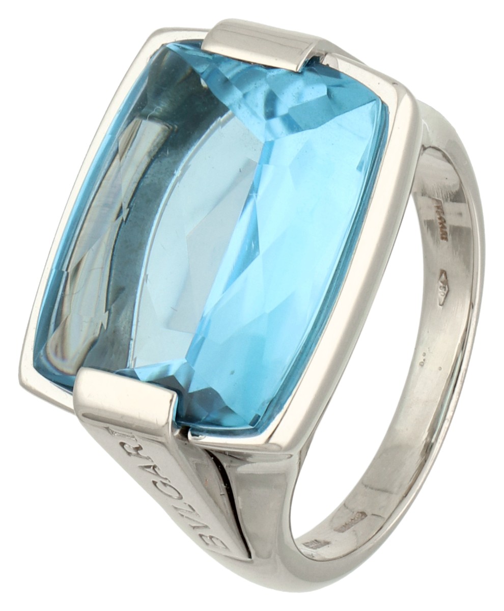 Bvlgari 18K witgouden 'Metropolis' ring bezet met ca. 12.31 ct. blauwe topaas.