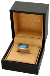 Bvlgari 18K witgouden 'Metropolis' ring bezet met ca. 12.31 ct. blauwe topaas.