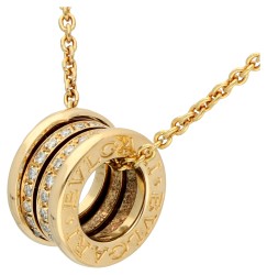 Bvlgari 18K geelgouden 'B.zero1' collier met hanger bezet met ca. 0.22 ct. diamant.