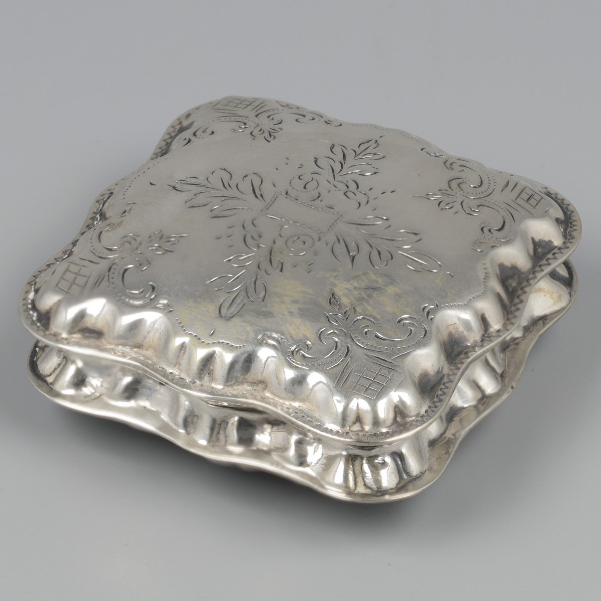 Pepermuntdoosje zilver.
