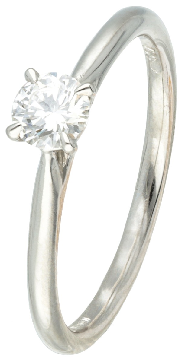  IGI gecertificeerde 18K witgouden solitaire ring bezet met ca. 0.30 ct. diamant.