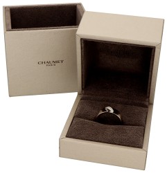 Chaumet 18K witgouden 'Liens Évidence' band ring met diamant.