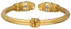 18K Geelgouden bangle armband met dubbele Assyrische leeuwenkop bezet met diamant.