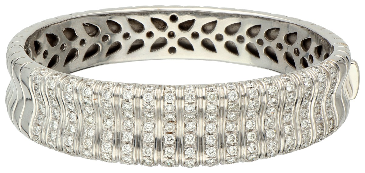 18K Witgouden bangle armband bezet met ca. 2.90 ct. diamant.