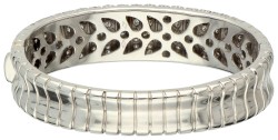 18K Witgouden bangle armband bezet met ca. 2.90 ct. diamant.