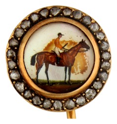 14K Geelgouden jager's reversspeld van ruiter te paard van bergkristallen ingekleurde intaglio 