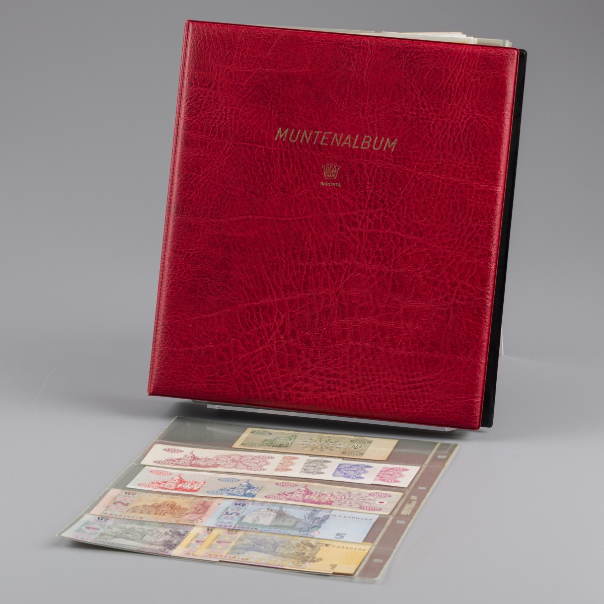World. 350 Banknotes different countries and denominations. - Album - Very fine – UNC..