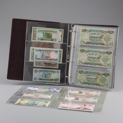 World. 30 Banknotes different countries and denominations. - Album - Very fine – UNC.
