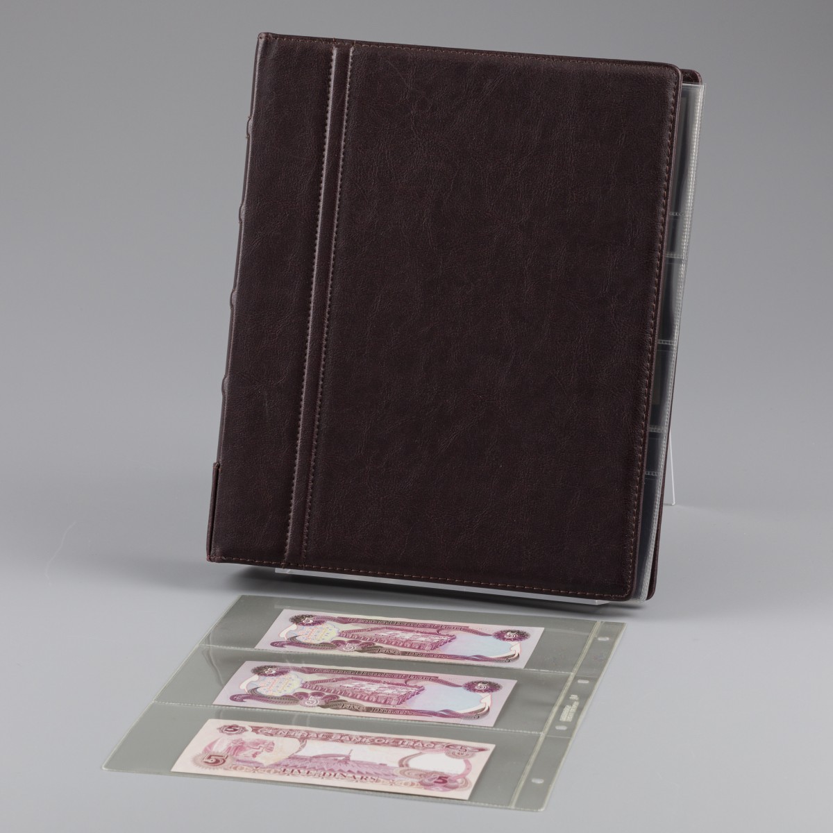 World. 30 Banknotes different countries and denominations. - Album - Very fine – UNC.