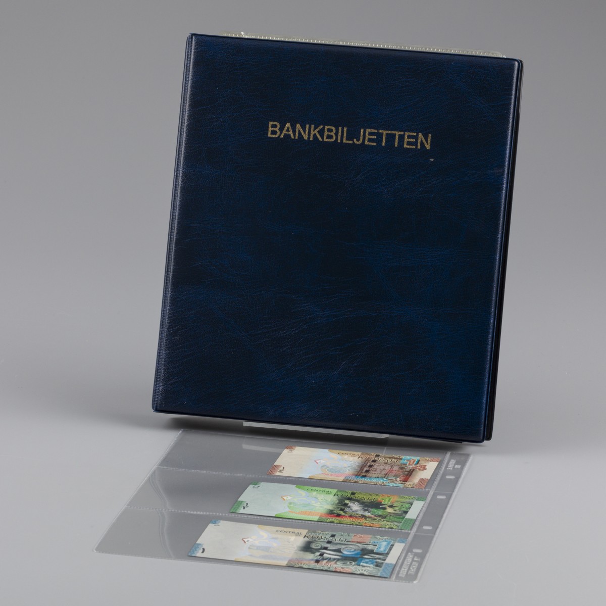 World. 100 Banknotes different countries and denominations. - Album - Very fine – UNC.