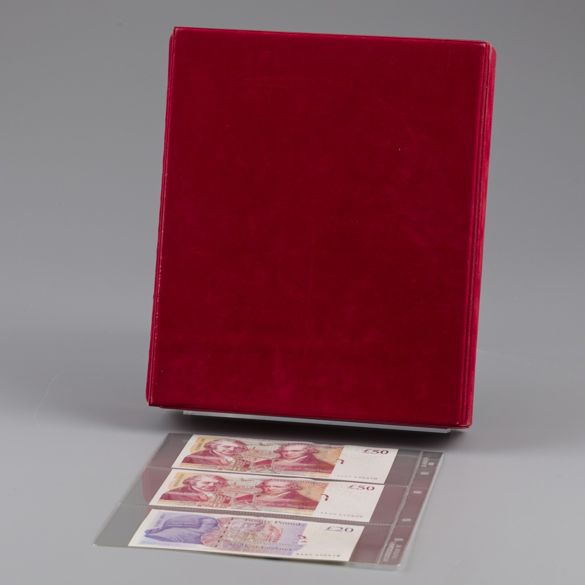 World. 90 Banknotes different countries and denominations. - Album - Very fine – UNC.