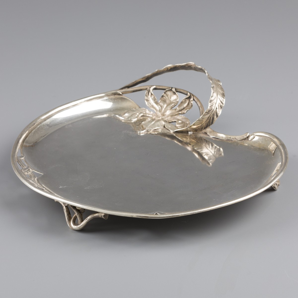 Presenteerschaal / cabaret Jugendstil, zilver.