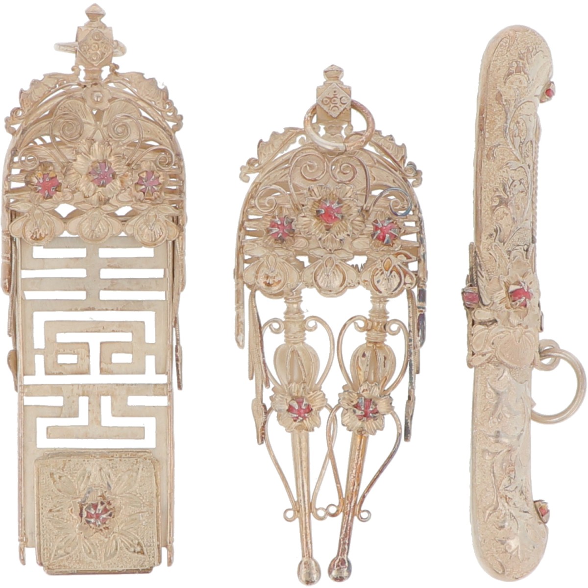 (3) delig lot Chinese kostuumversieringen zilver.