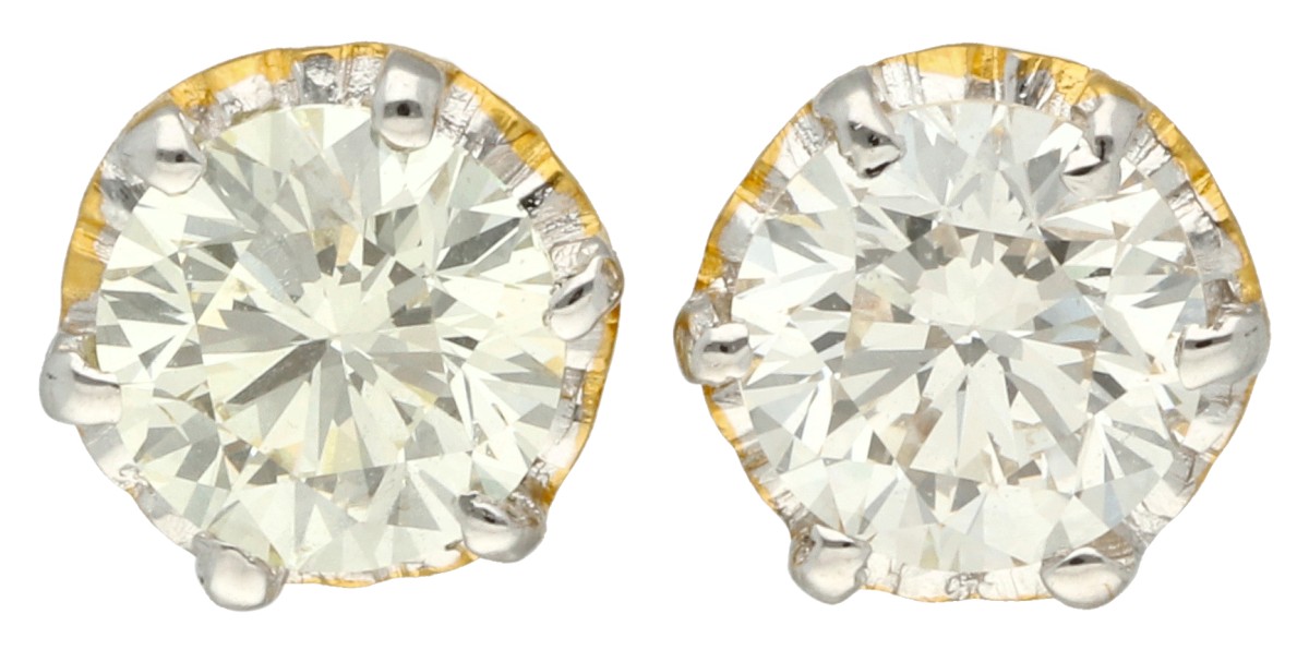 18K Geelgouden solitair oorstekers bezet met ca. 0.67 ct. diamant.