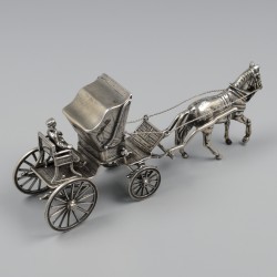 Miniatuur paard-en-wagen zilver.