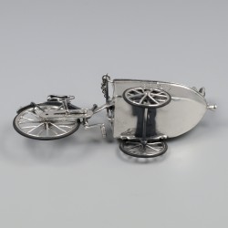 Miniatuur ijsco wagen zilver.