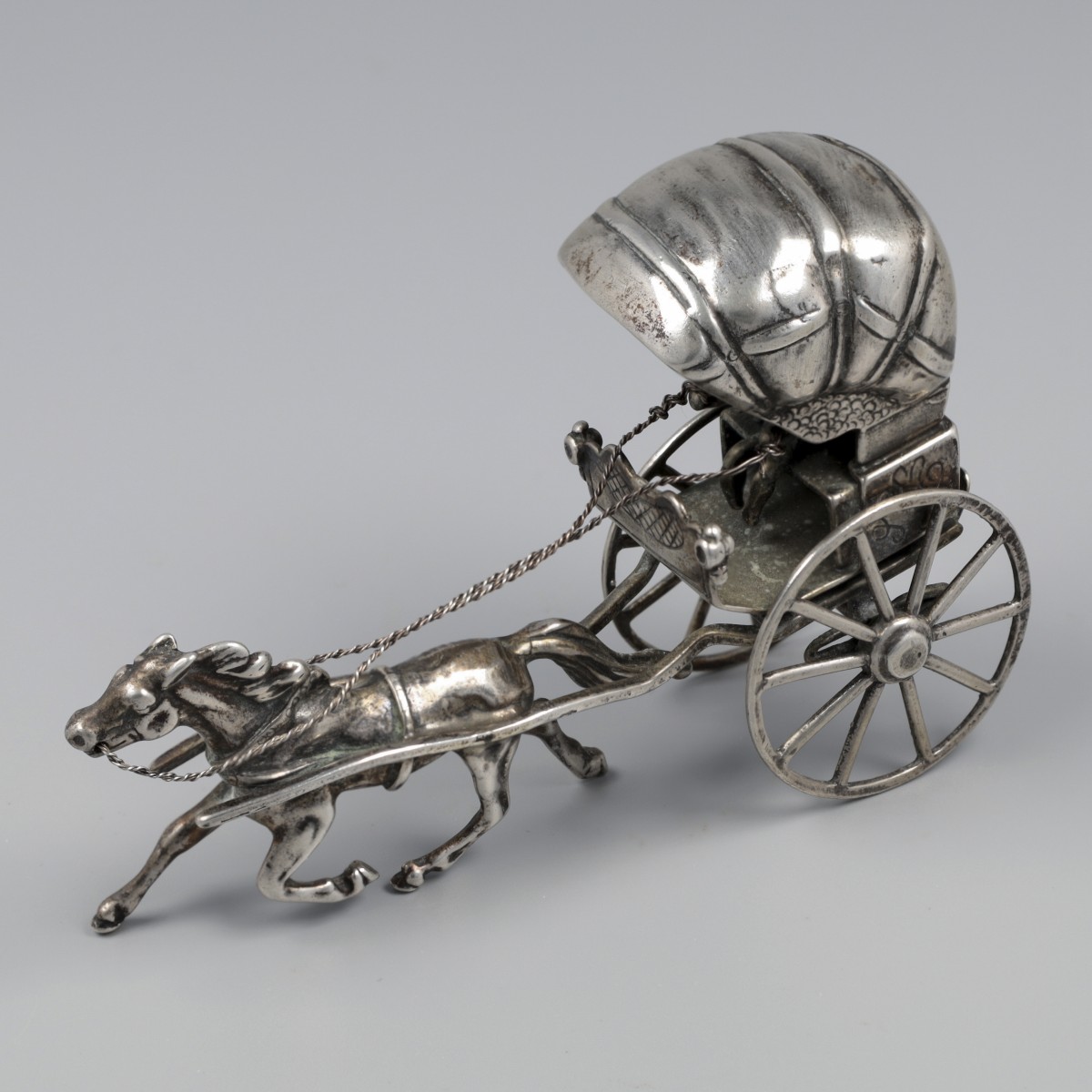 Miniatuur paard-en-wagen zilver.