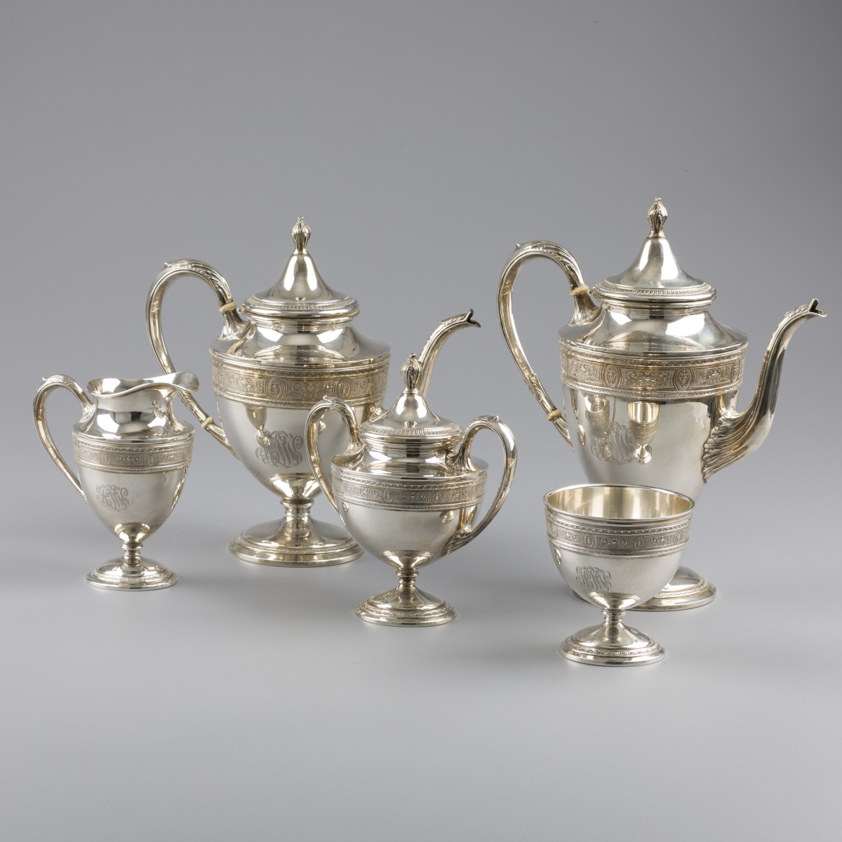 5-delig koffie en theeservies, model Wedgewood, zilver.