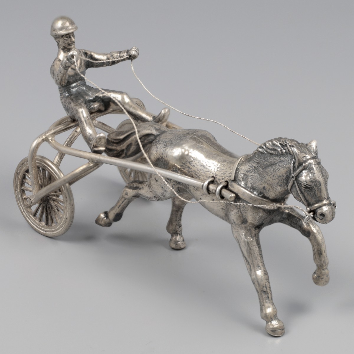 Miniatuur sulky met paard zilver.