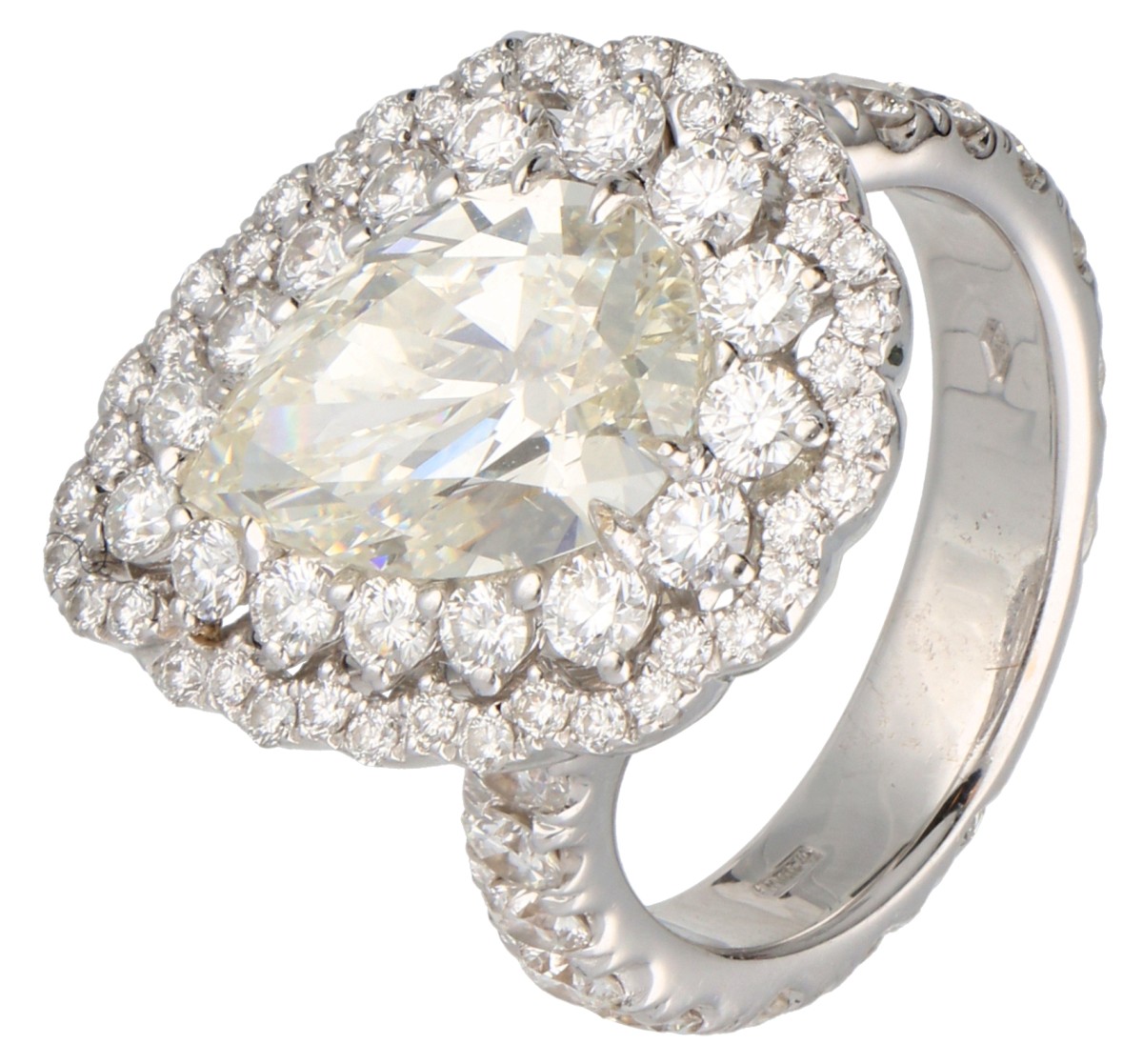 Crivelli 18K witgouden gecertificeerde halo ring bezet met ca. 3.12 ct. pear geslepen diamant en ca. 2.45 ct. omringende diamanten.