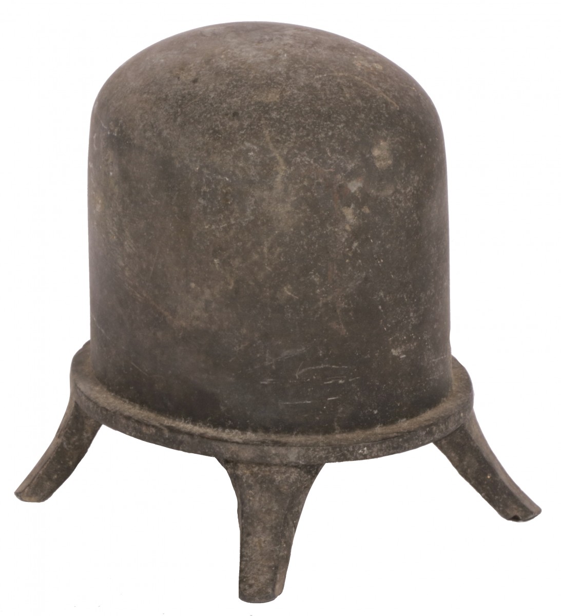 Een gietijzeren hoedenmal, circa 1900.