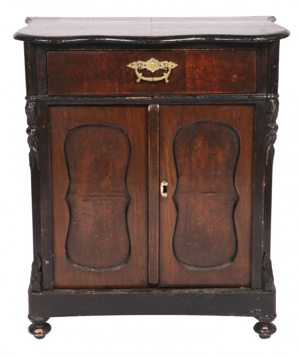 Een miniatuur buffet meidenkastje (een meesterstuk), 1880/1890.