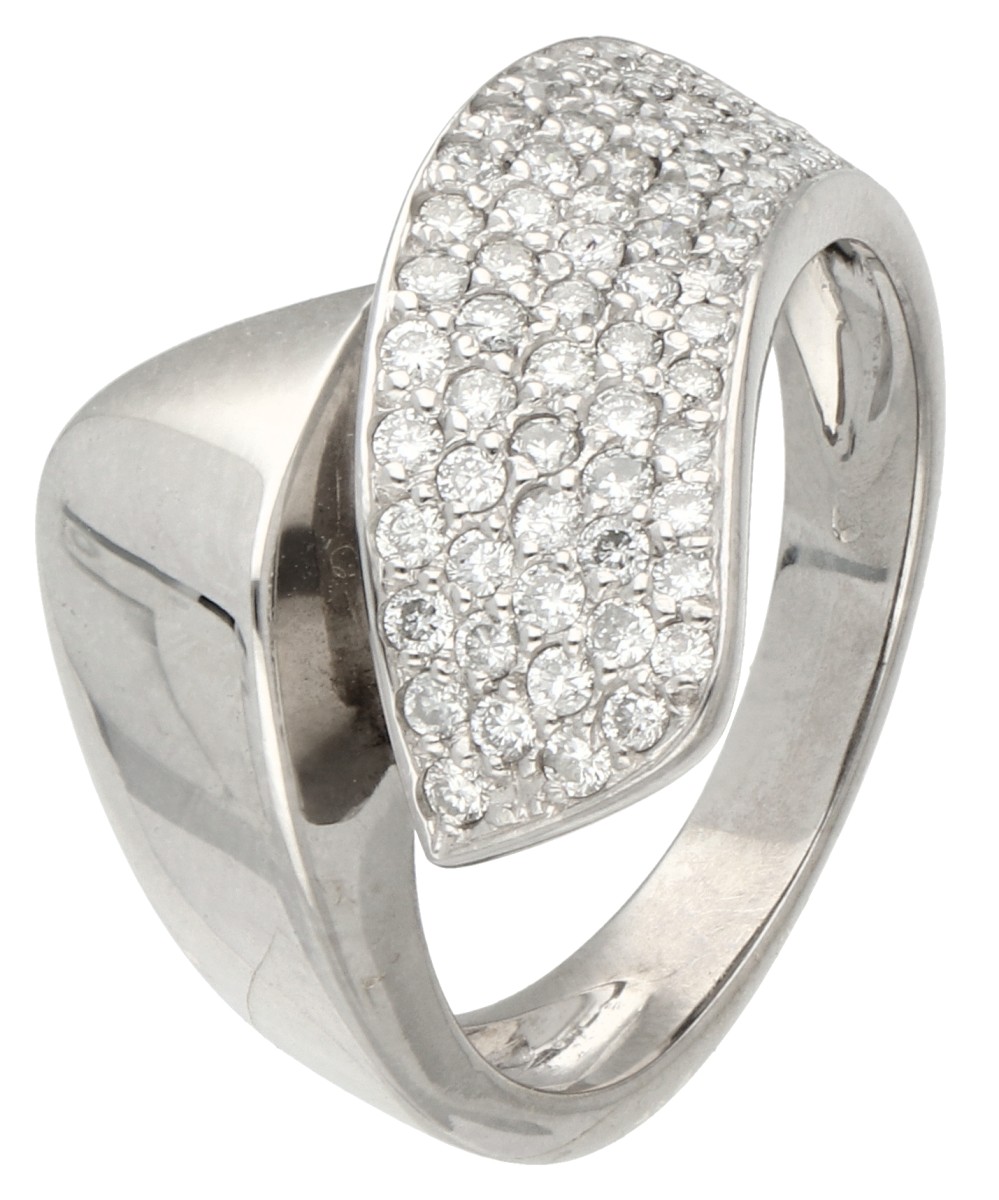 18K Witgouden design ring bezet met ca. 0.70 ct. diamant.