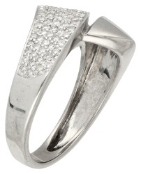 18K Witgouden design ring bezet met ca. 0.70 ct. diamant.