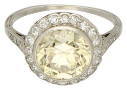 HRD-gecertificeerde platina Art Deco entourage ring bezet met ca. 3.60 ct. diamant.