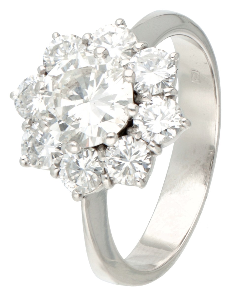 HRD-gecertificeerde 14K witgouden entourage ring bezet met ca. 2.60 ct. diamant.